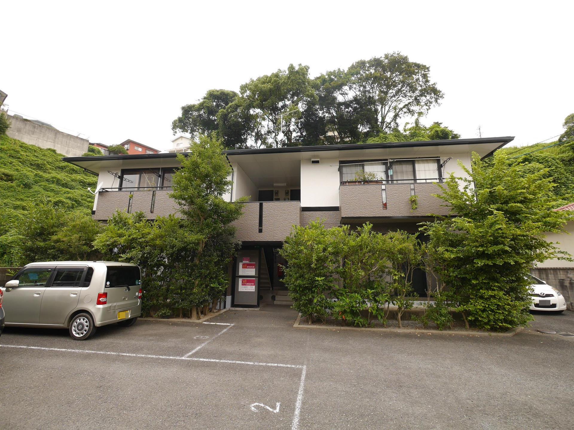 ＪＲ鹿児島本線 折尾駅 バス乗車時間：17分 最寄りバス停で下車 徒歩8分 築31年