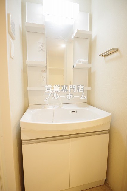洗面設備　洗面所も収納豊富！