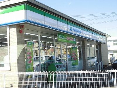 コンビニ　ファミリーマート（コンビニ）まで1000m