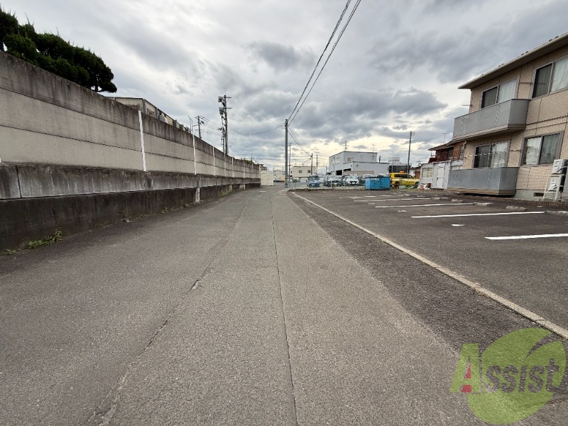 駐車場　ゴミ置き場その他