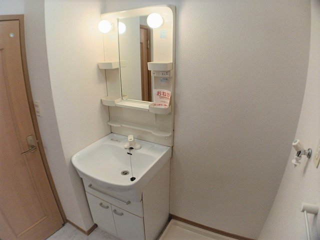 洗面設備　コンパクトで使いやすい洗面所