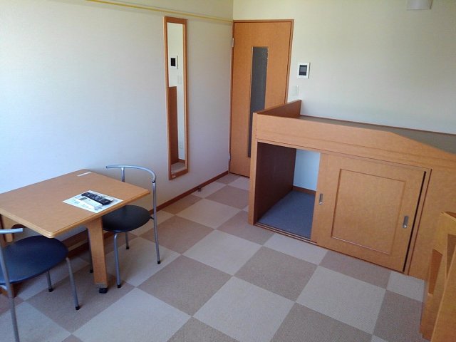 レオパレス春風の居間写真