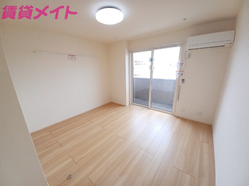 居室・リビング　同型参考写真