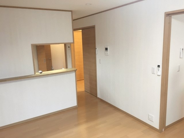 居室・リビング　工事中画像です。人気の対面キッチン。
