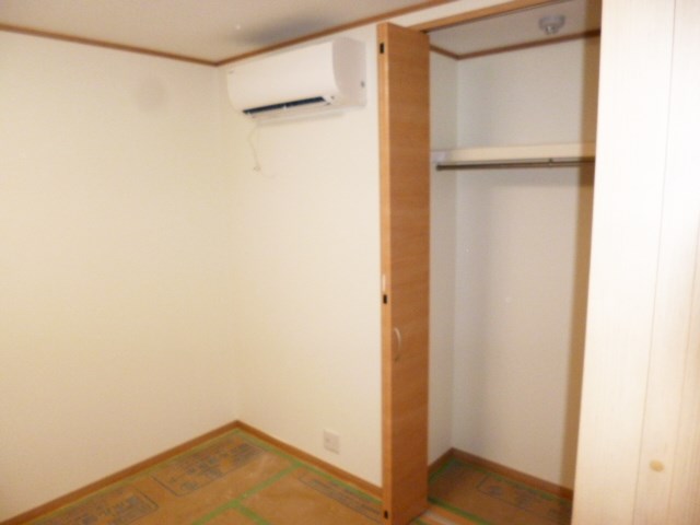 収納　全室収納。照明エアコン付。