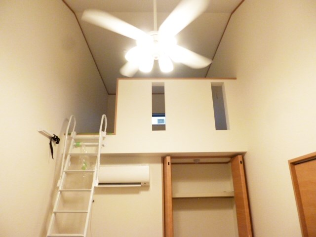 その他部屋・スペース　シーリングファンの付いた照明器具