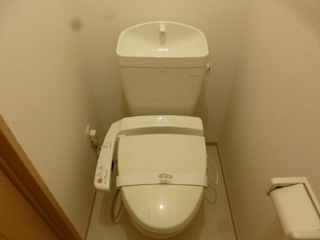 トイレ　ウォシュレット完備です。