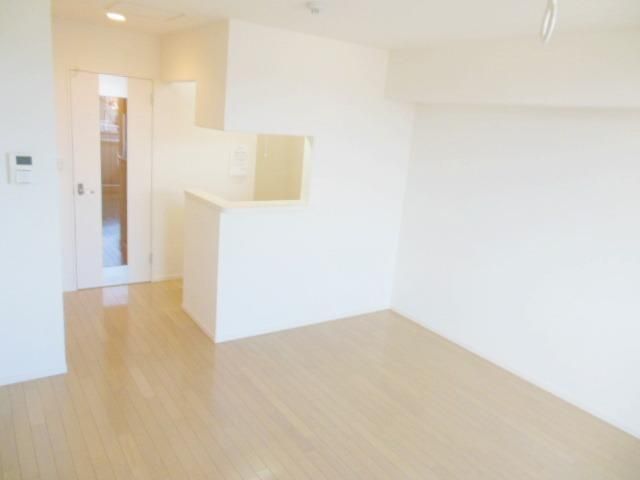 居室・リビング　★嬉しいカウンターキッチンです★