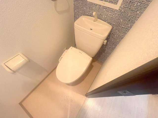 トイレ　綺麗なトイレにはウォシュレット標準装備です。