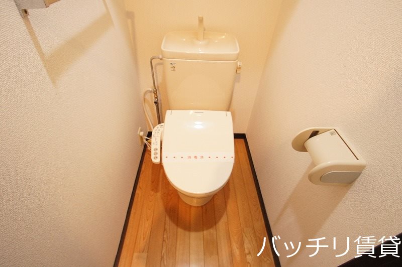 トイレ　別号室タイプの為、現状を優先いたします