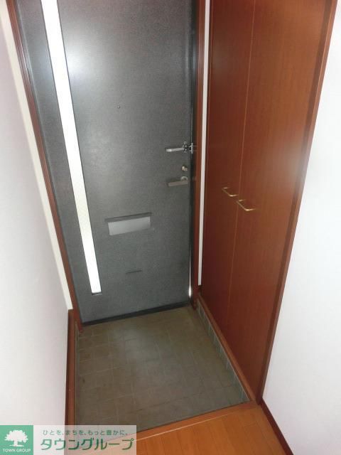 玄関　玄関下駄箱あり