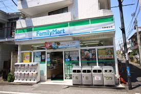 コンビニ　ファミリーマート中野南台店（コンビニ）まで365m