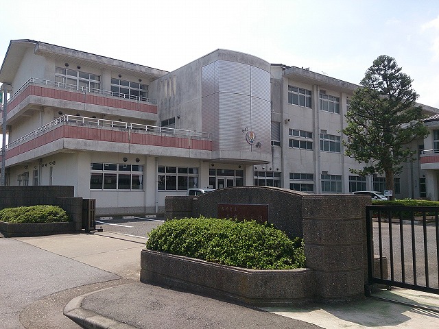 小学校　成田市立本城小学校（小学校）まで850m