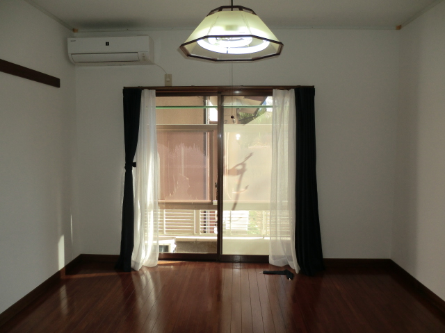 居室・リビング　居室は少し広めの７畳です。