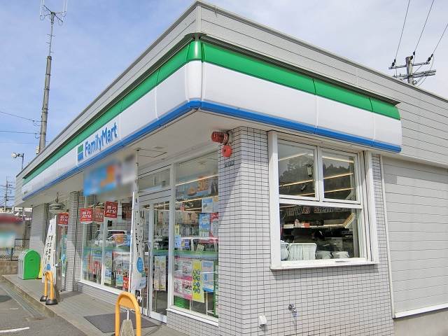コンビニ　ファミリーマート大津雄琴駅前店（コンビニ）まで594m