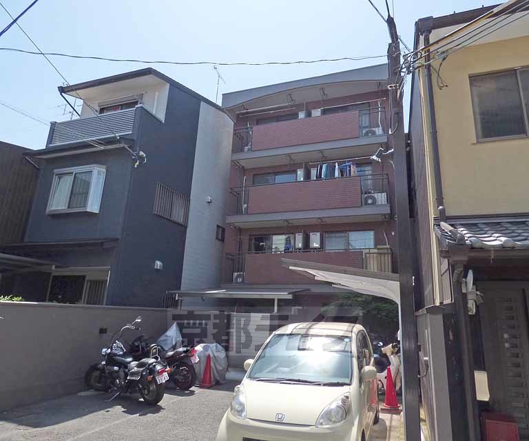 【京都市上京区中御門横町のマンションの建物外観】