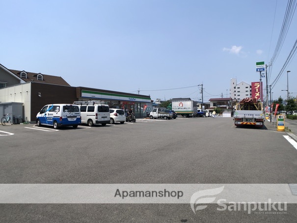 コンビニ　ファミリーマート（コンビニ）まで399m