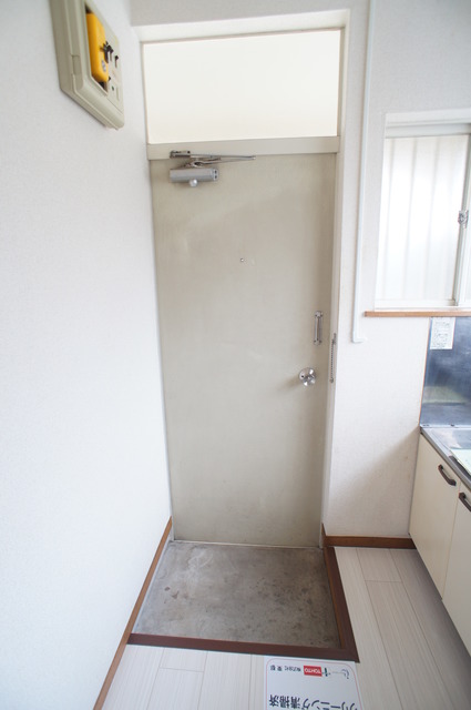 玄関　コンパクトなお部屋でお掃除もラクラクです♪