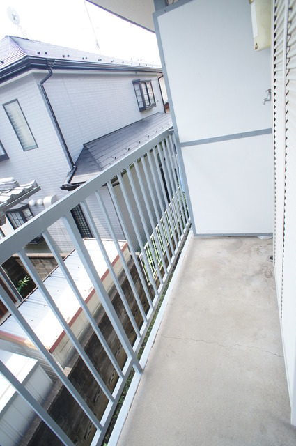 バルコニー　バルコニーがあるので洗濯物を太陽の下で干すことができます♪