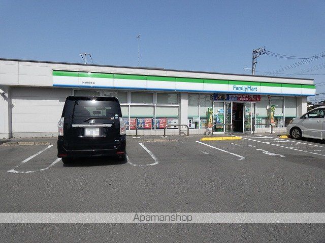 コンビニ　ファミリーマート今治東鳥生店（コンビニ）まで266m