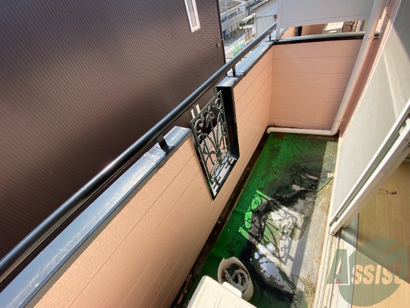 バルコニー　バルコニーになります。洗濯物が干せますね。