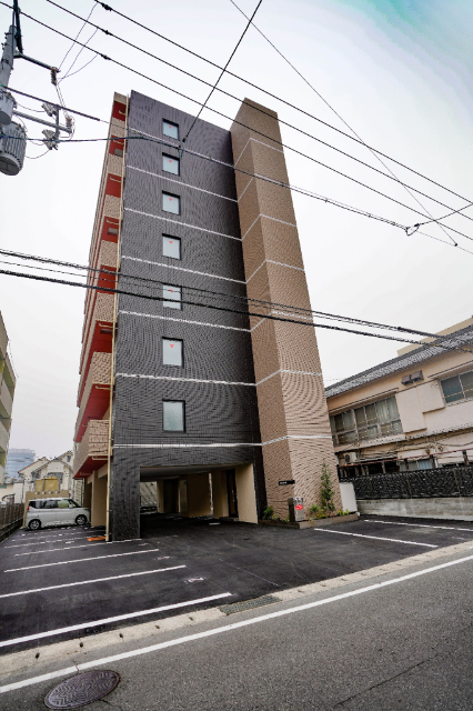 岡山市中区中納言町のマンションの建物外観