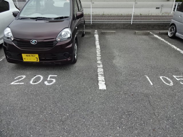 【AMBER　PEARLの駐車場】