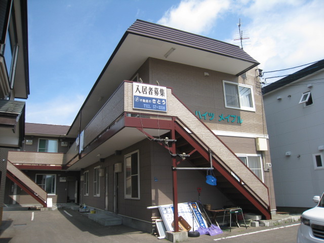 函館市上野町のアパートの建物外観