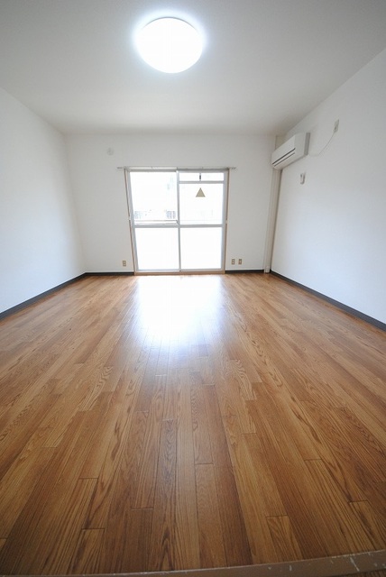 居室・リビング　写真は３１３号室