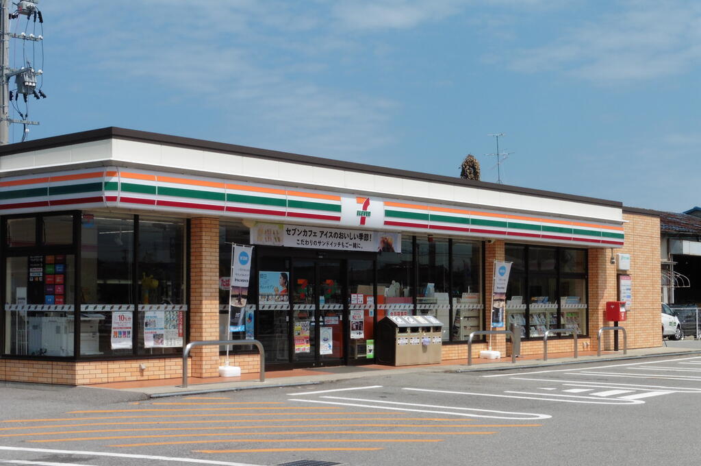 コンビニ　セブンイレブン魚津吉島2丁目店（コンビニ）まで712m