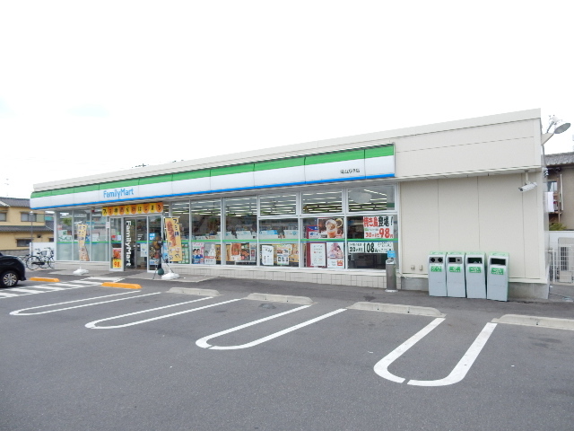 コンビニ　ファミリーマート万倍店（コンビニ）まで488m