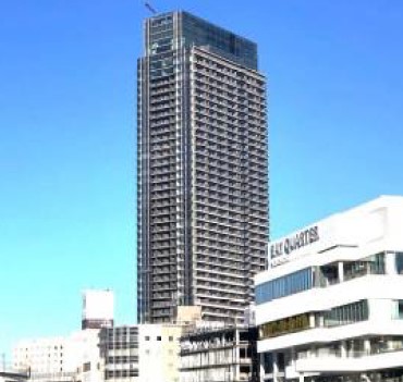 【The Yokohama Front Towerの建物外観】