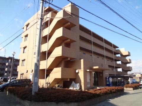 松阪市郷津町のマンションの建物外観