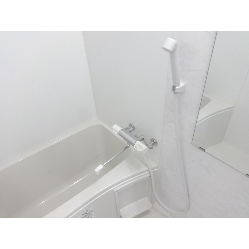 バス・シャワールーム　浴室乾燥機付きです！