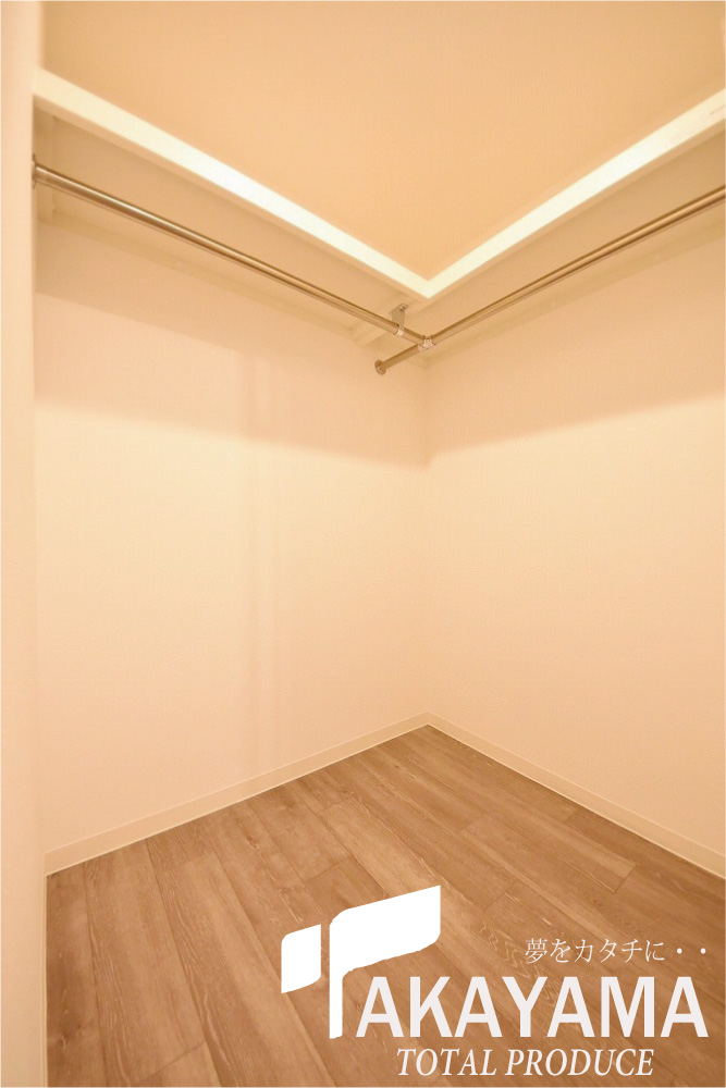 エントランス　ウォークインクローゼット、大容量収納でお部屋スッキリ★