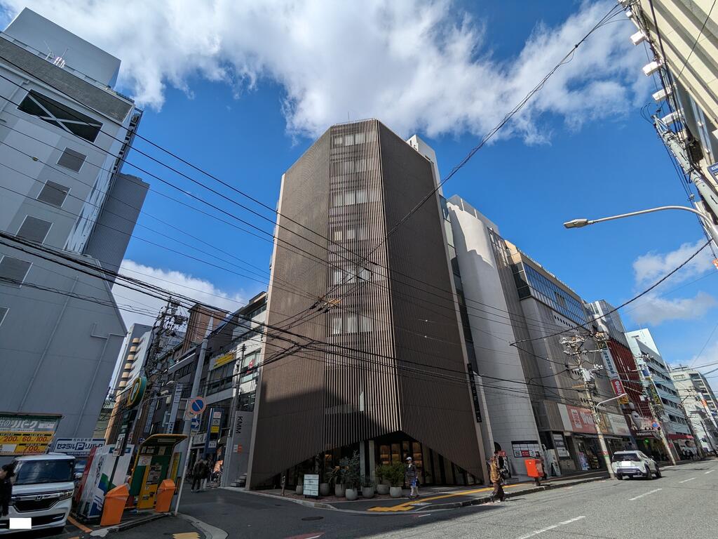 KMMビルの建物外観