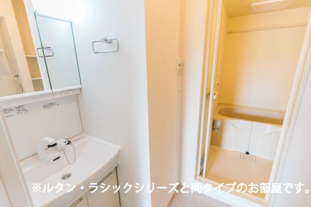 【防府市東三田尻のアパートの洗面設備】