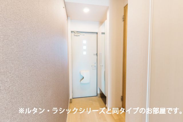 【防府市東三田尻のアパートの玄関】
