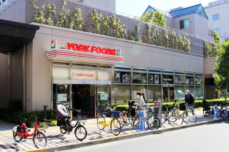 スーパー　ヨークフーズ新宿富久店（スーパー）まで130m