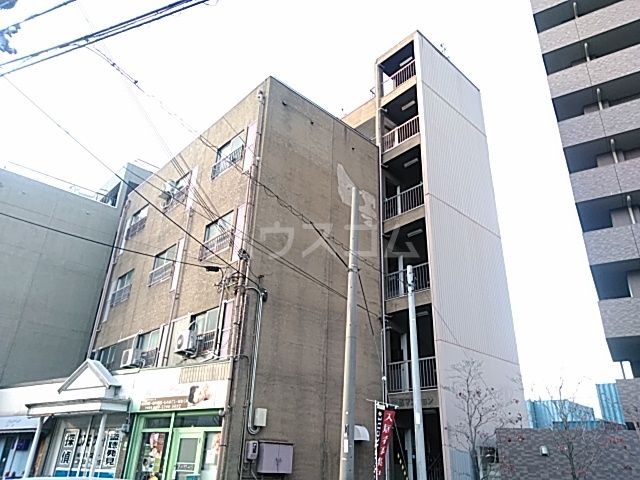 山辺マンションの建物外観