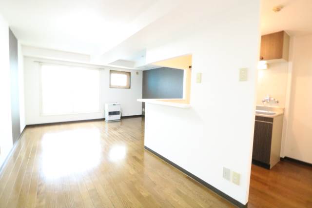 居室・リビング　広々明るいリビング！