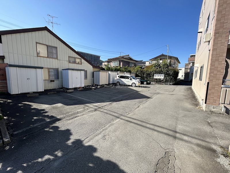 【マンションはなみちの駐車場】