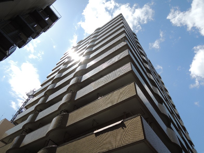 仙台市青葉区堤通雨宮町のマンションの建物外観