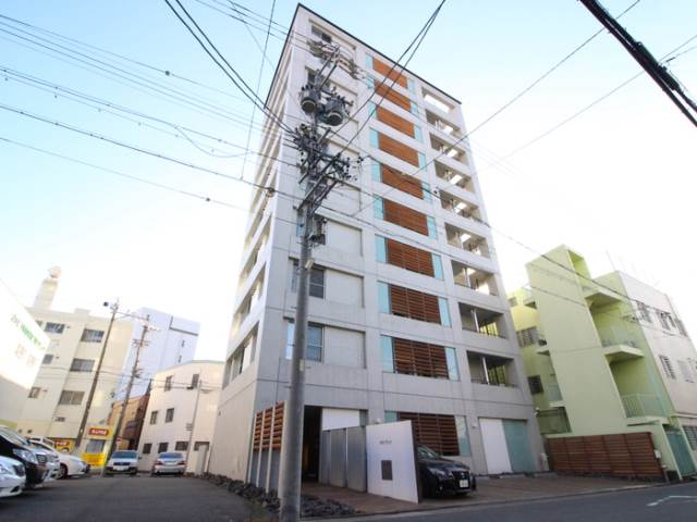 【名古屋市中村区竹橋町のマンションの建物外観】