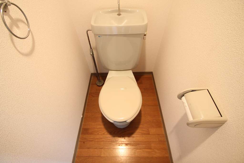 トイレ　もちろんトイレも洋室です。