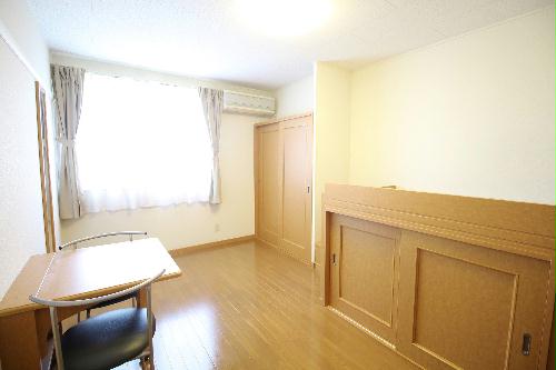 居室・リビング　採光面は東向きです！朝から明るい日ざしが差し込みます！