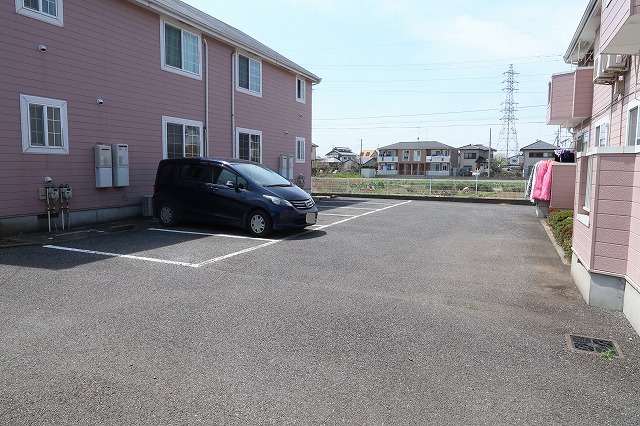 【土浦市木田余西台のアパートの駐車場】