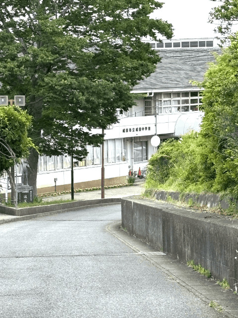 【アルファグランデ成田八番街の中学校】