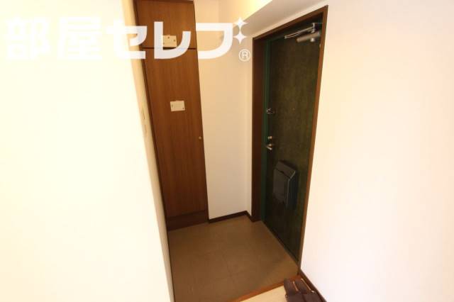 【Apartment884の玄関】