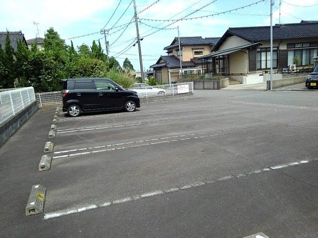 【ブリエ　IIの駐車場】